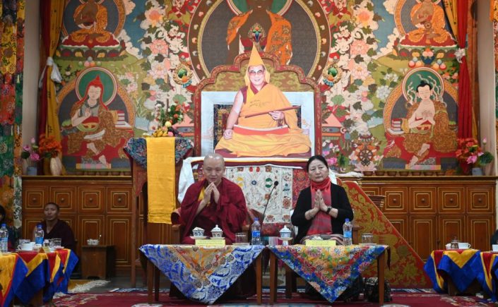 ཤེས་རིག་བཀའ་བློན་མཆོག་ས་རཱ་བོད་ཀྱི་མཐོ་རིམ་སློབ་གཉེར་ཁང་གི་སློབ་ཐོན་མཛད་སྒོར་ཆེད་ཕེབས་གནང་བ།