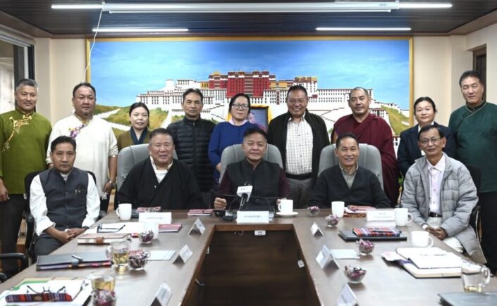 བཙན་བྱོལ་བོད་མིའི་ཤེས་ཡོན་ལྷན་ཚོགས་དང་ཤེས་ཡོན་སློབ་སྟོན་ཚོགས་ཆུང་གཅིག་ལྕོགས་ཀྱི་ལྷན་ཚོགས་ཐེངས་བཅུ་བཞི་པ་བསྐོང་ཚོགས།