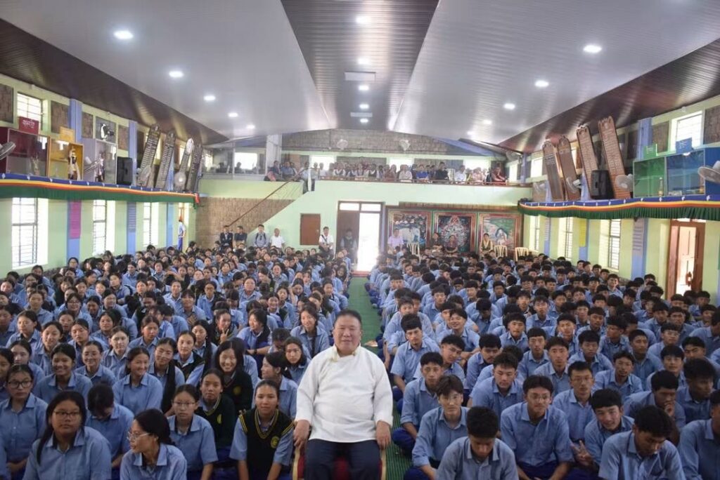 ཤེས་རིག་བཀའ་བློན་མཆོག་གིས་སྦེལ་ཀོབ་ཁུལ་གྱི་བོད་སློབ་ཁག་ལ་འཚམས་གཟིགས་ལེགས་གྲུབ་བྱུང་བ། ཤེས་རིག་བཀའ་བློན་མཆོག་གིས་སྦེལ་ཀོབ་ཁུལ་གྱི་བོད་སློབ་ཁག་ལ་འཚམས་གཟིགས་ལེགས་གྲུབ་བྱུང་བ།