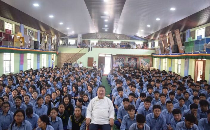 ཤེས་རིག་བཀའ་བློན་མཆོག་གིས་སྦེལ་ཀོབ་ཁུལ་གྱི་བོད་སློབ་ཁག་ལ་འཚམས་གཟིགས་ལེགས་གྲུབ་བྱུང་བ།