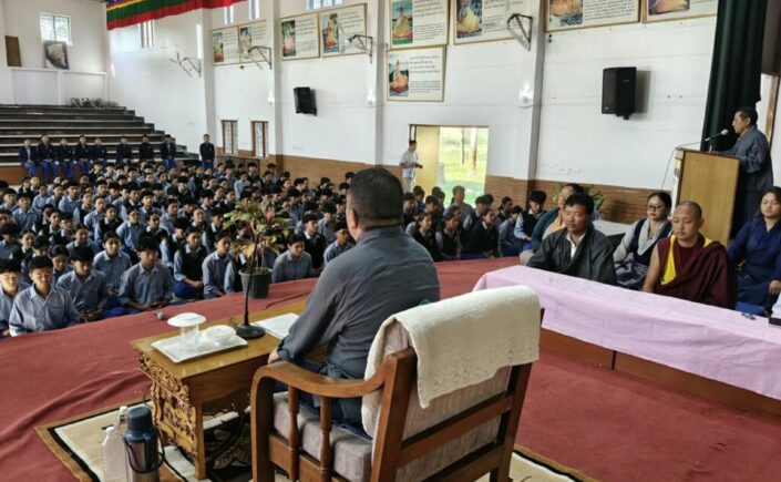 ཤེས་རིག་བཀའ་བློན་མཆོག་གིས་བོད་སློབ་ཁག་ཏུ་གཞུང་འབྲེལ་འཚམས་གཟིགས་ལེགས་གྲུབ་བྱུང་བ།